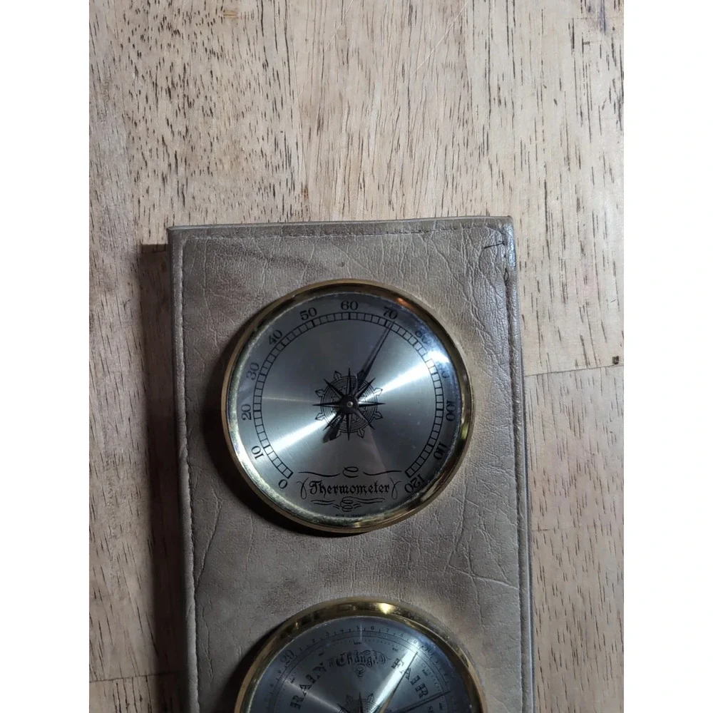 Unique Vintage Leather Encased Weather Center Barometer Thermometer‎ Hygrometer.